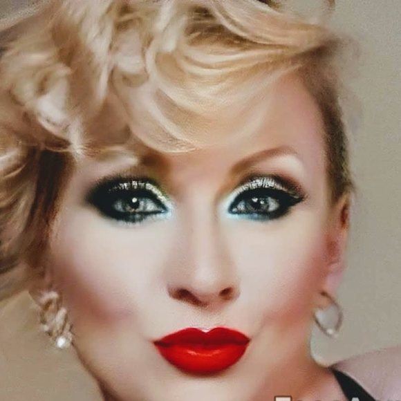 Meet your Posher, Rae - Picture 1 of 1